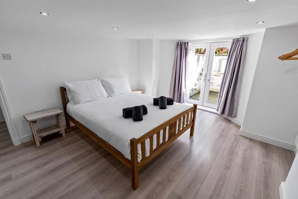 Newly Refurbed, Central Apartment With Free Parking And Hot Tub Lytham St. Annes Eksteriør bilde