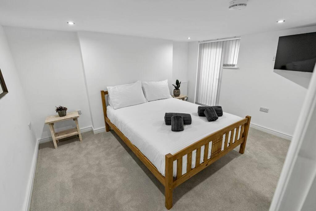 Newly Refurbed, Central Apartment With Free Parking And Hot Tub Lytham St. Annes Eksteriør bilde