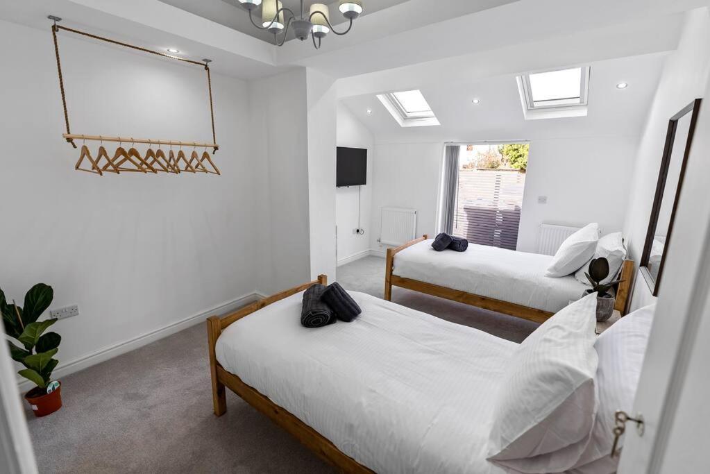 Newly Refurbed, Central Apartment With Free Parking And Hot Tub Lytham St. Annes Eksteriør bilde