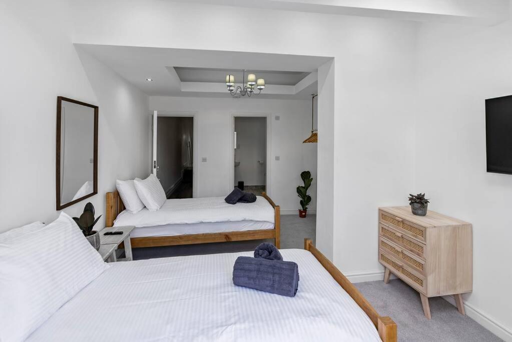 Newly Refurbed, Central Apartment With Free Parking And Hot Tub Lytham St. Annes Eksteriør bilde