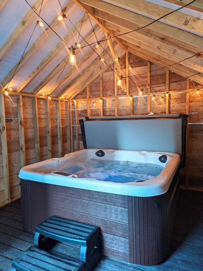 Newly Refurbed, Central Apartment With Free Parking And Hot Tub Lytham St. Annes Eksteriør bilde